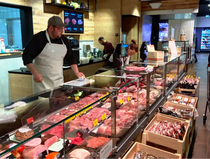 Fresh and hot food counter with grab-and-go meals